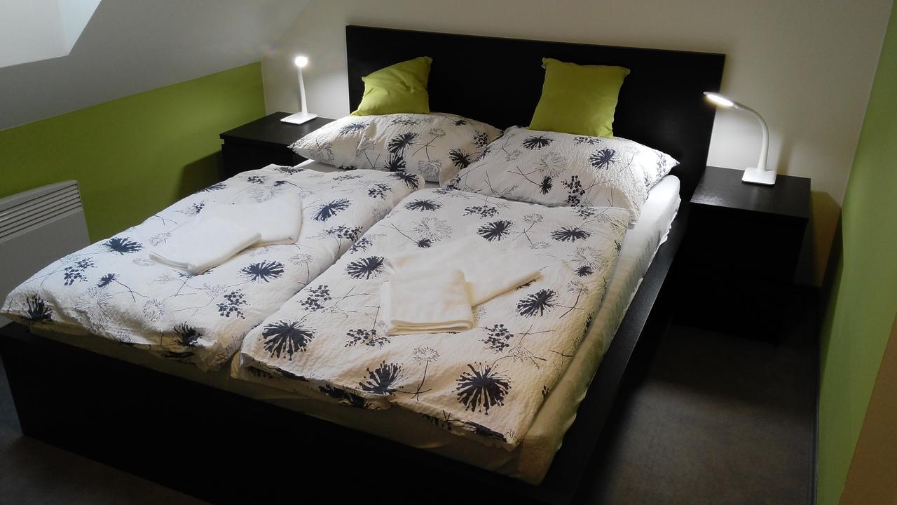 مبيت وإفطار Hrusky  Bed & Parking Eurobit المظهر الخارجي الصورة